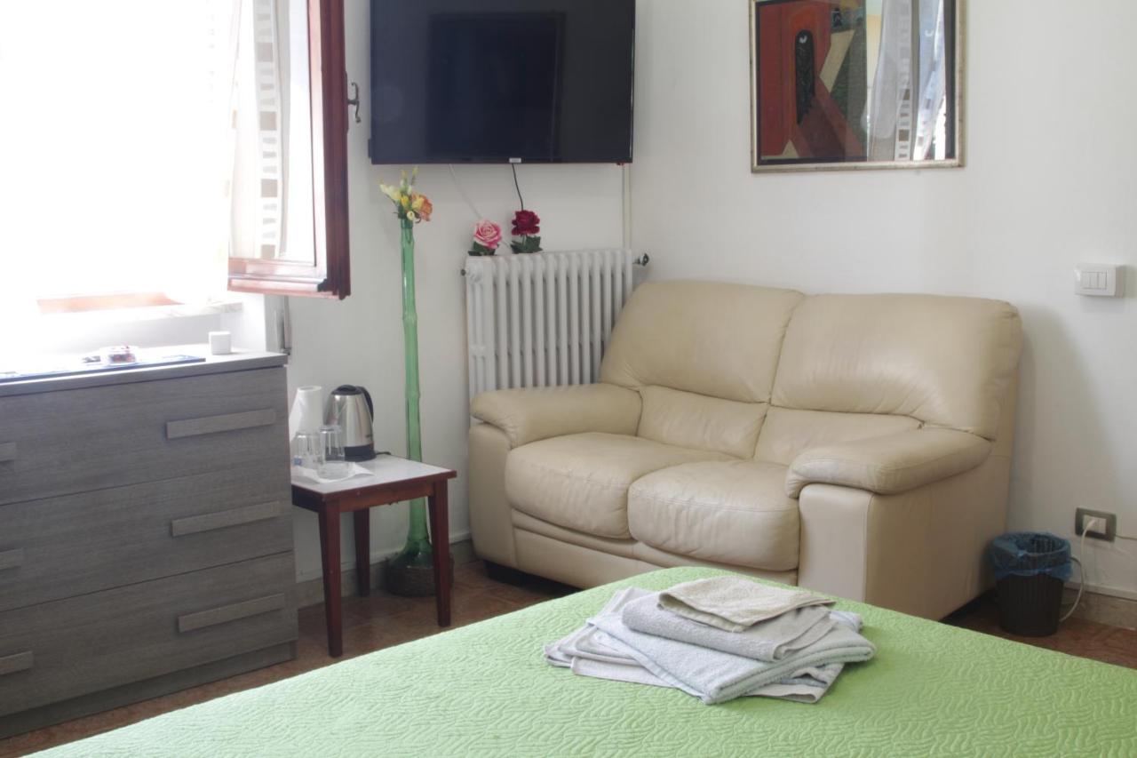 Villa Chiara Affitta Camere Carrara Zewnętrze zdjęcie